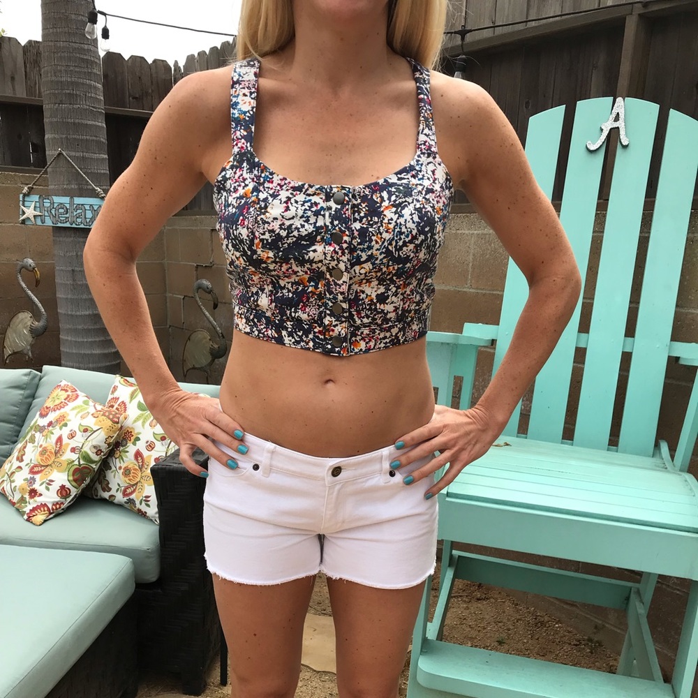 BCBGeneration Crop Top Size 6 Floral print/buttons racerback style NWT - Picture 1 of 6